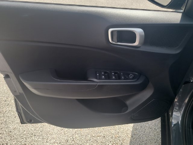 Used 2025 Hyundai Venue SEL FWD image 15