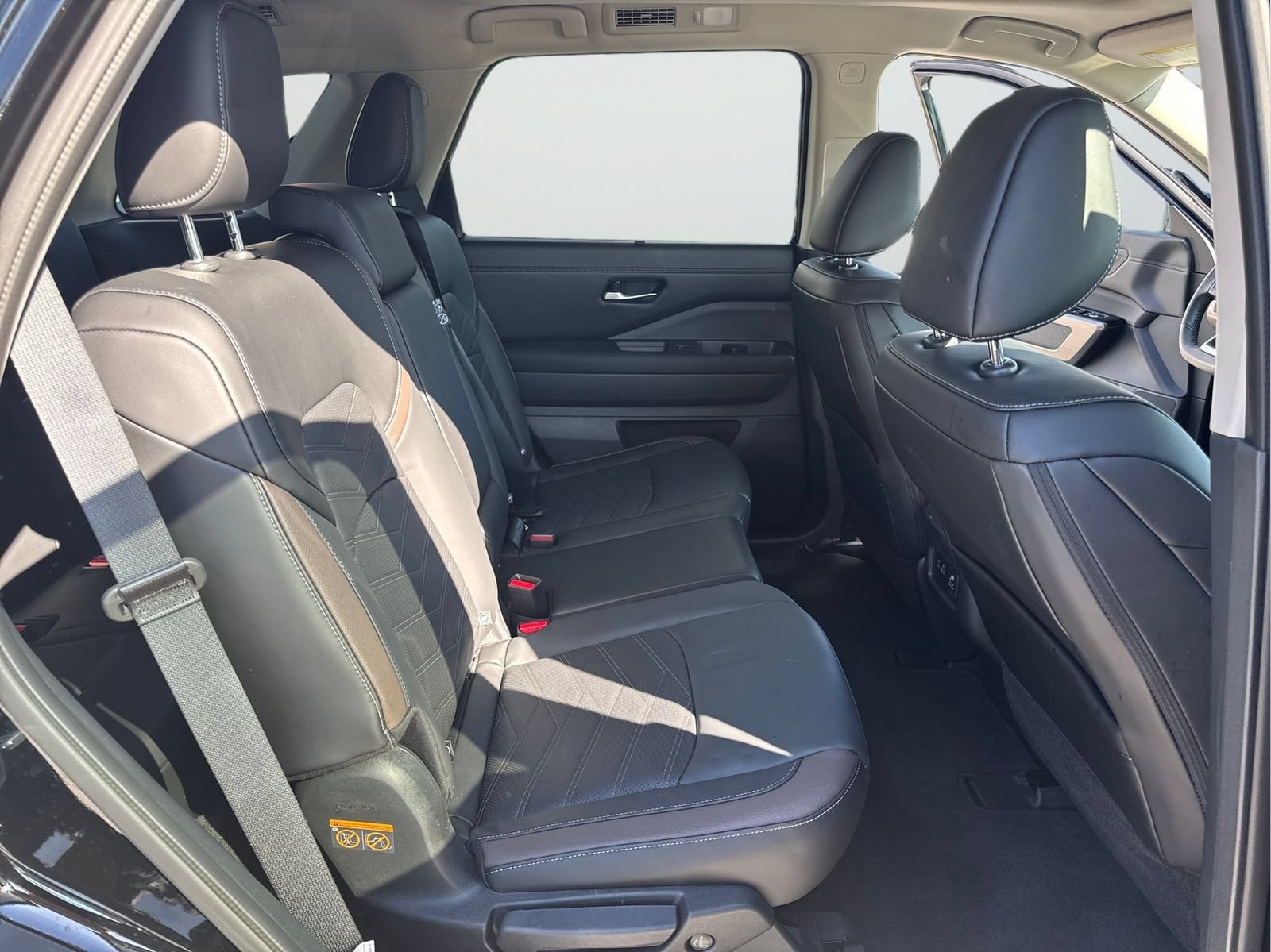 Certified 2025 Nissan Pathfinder Platinum w/ Cargo Package FWD image 38