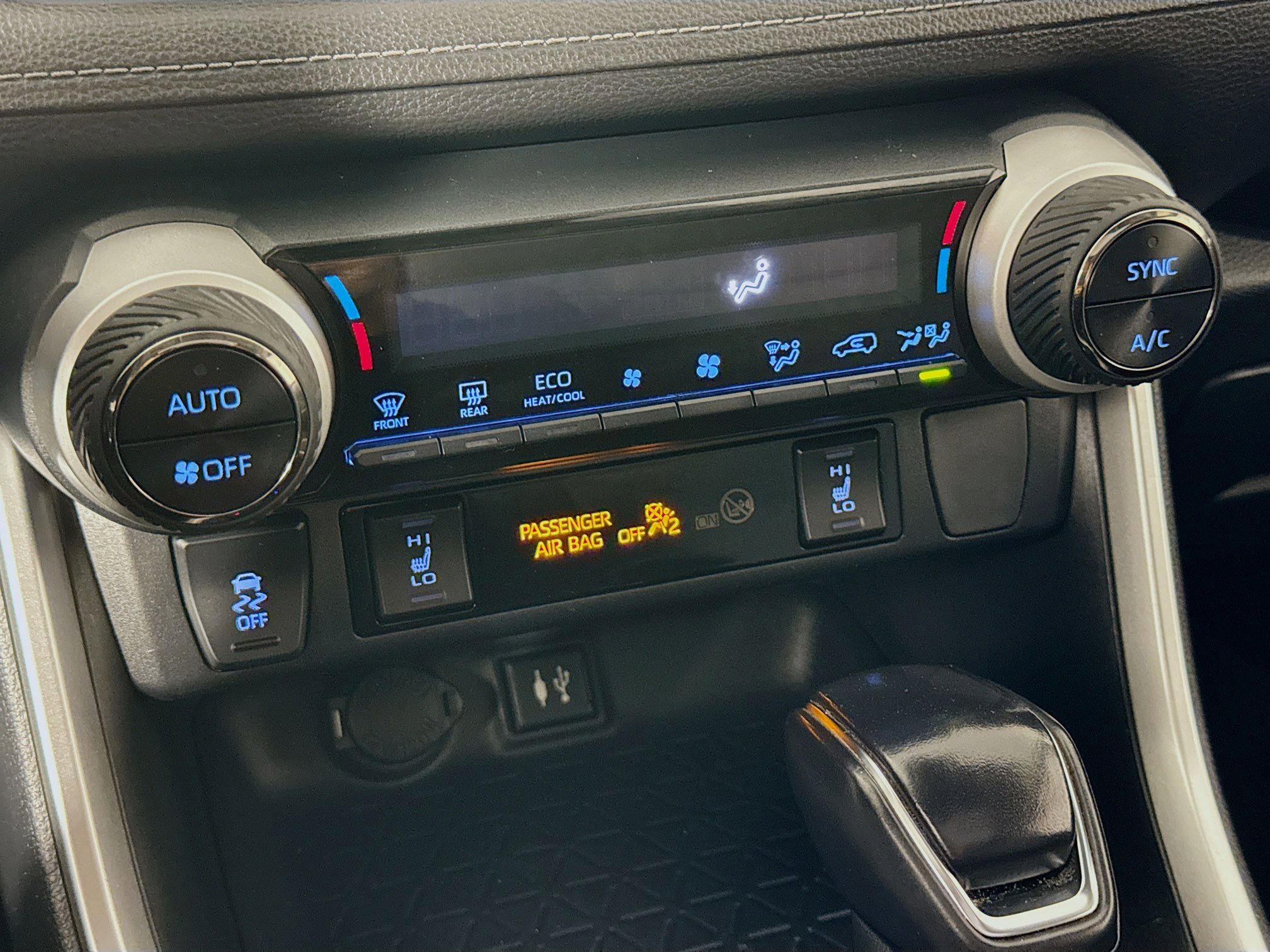 Certified 2019 Toyota RAV4 XLE w/ Convenience Package AWD/4WD image 17