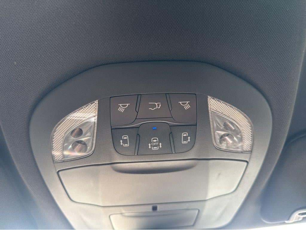 Used 2025 Chrysler Pacifica Select FWD image 35