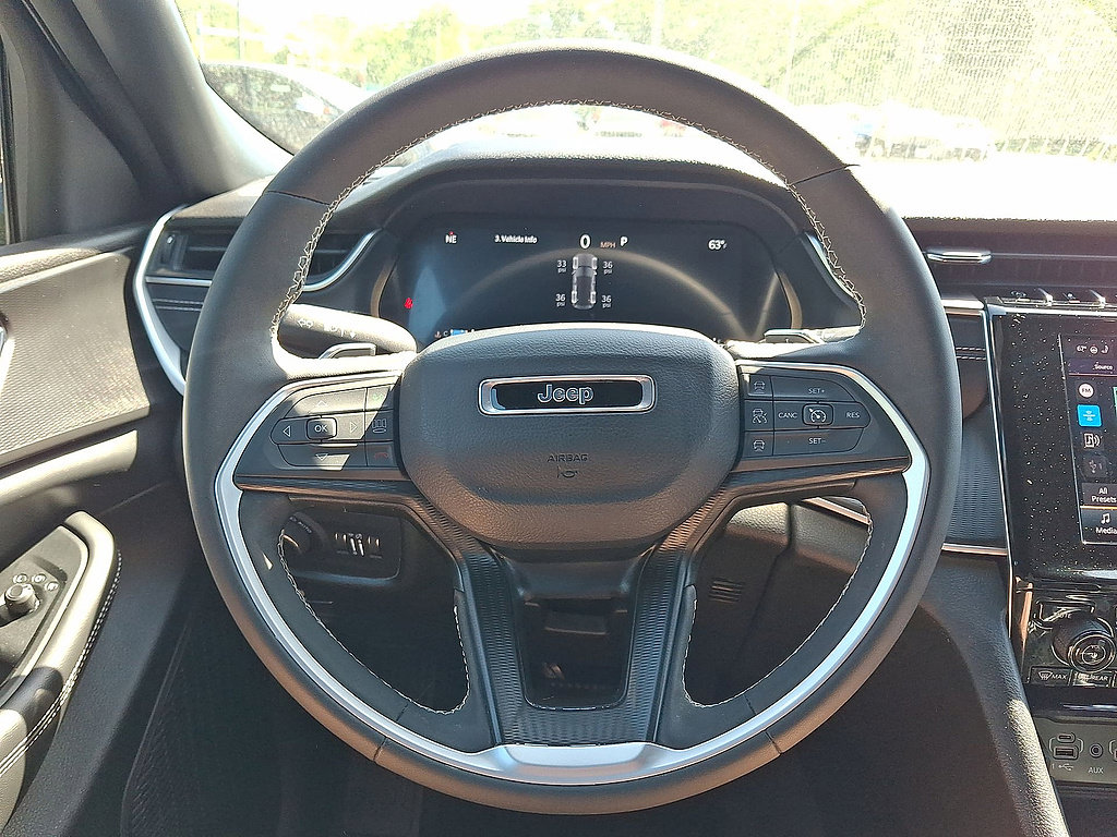Used 2024 Jeep Grand Cherokee Altitude AWD/4WD image 17