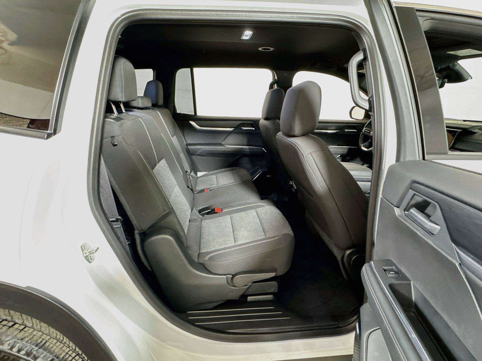 Certified 2026 GMC Acadia Elevation FWD image 26