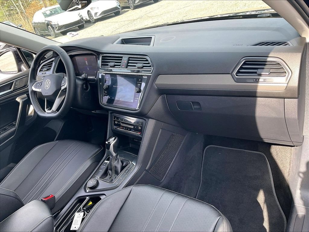 Used 2023 Volkswagen Tiguan SE AWD/4WD image 13