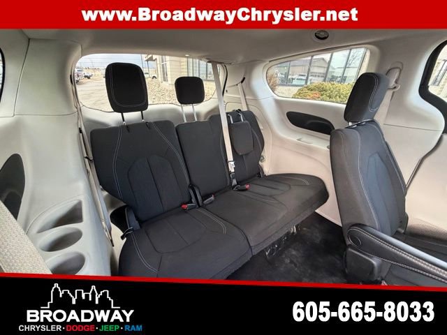 Used 2023 Chrysler Voyager LX image 12