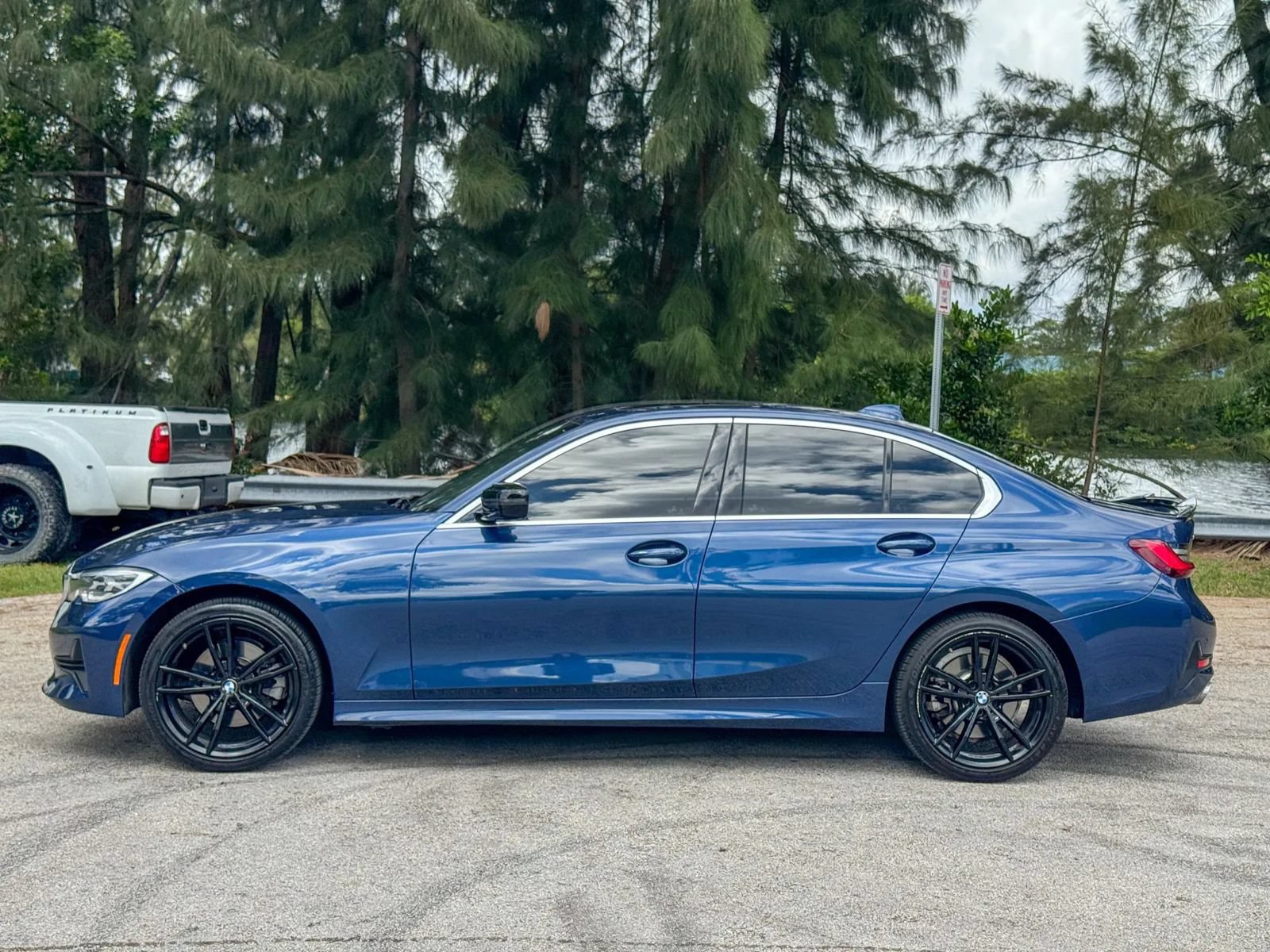 Used 2022 BMW 330i xDrive Sedan w/ Premium Package AWD/4WD image 6