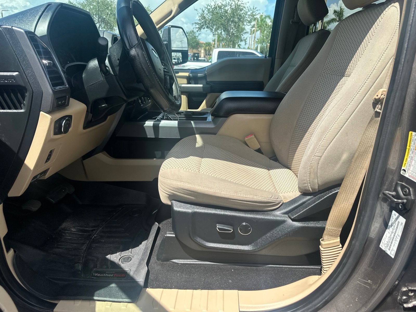 Used 2019 Ford F250 XLT w/ XLT Premium Package AWD/4WD image 4
