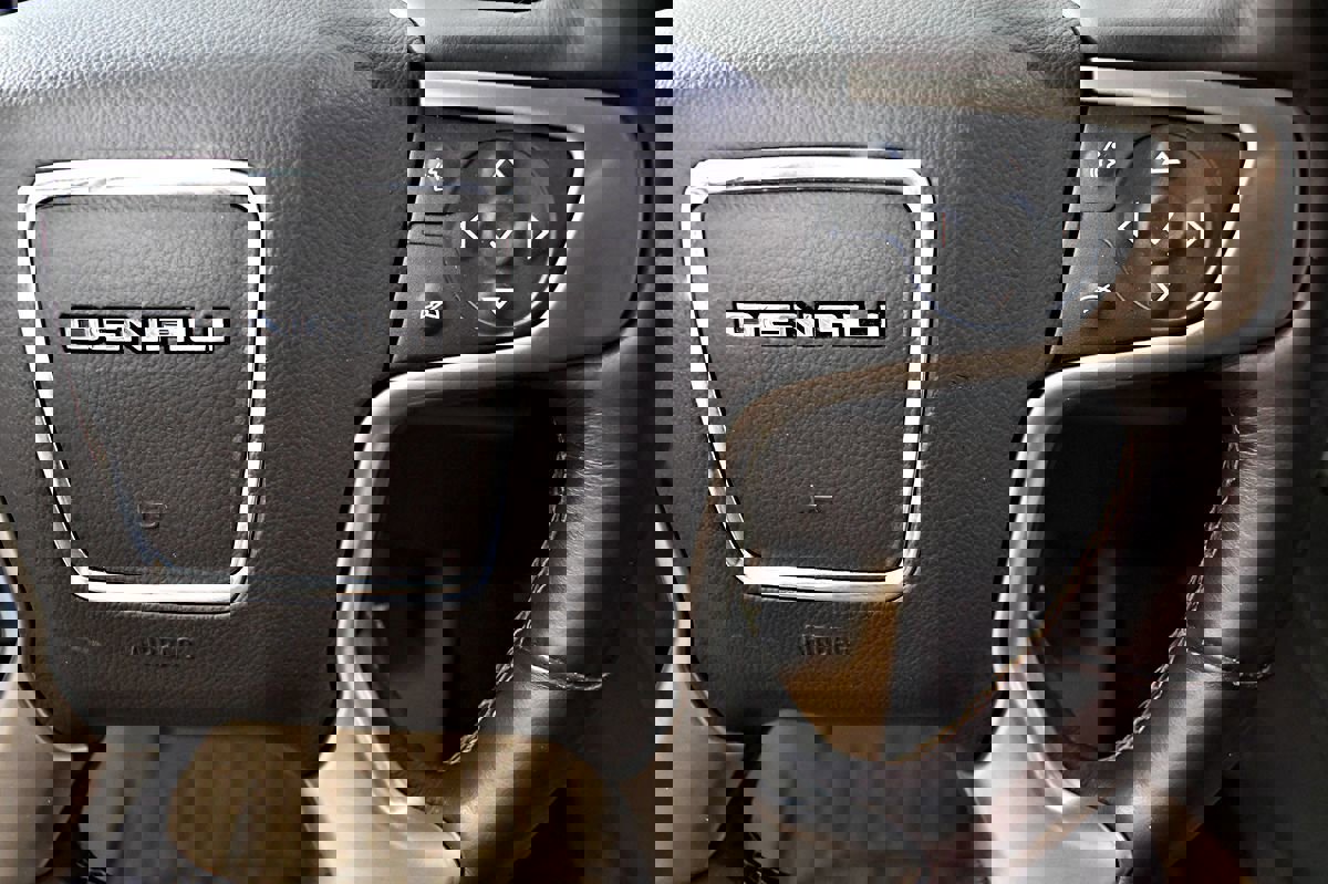 Used 2017 GMC Yukon XL Denali w/ Open Road Package image 30