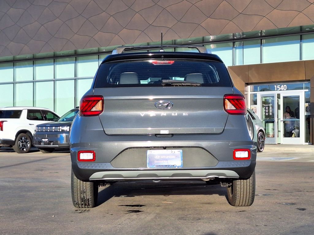 Used 2024 Hyundai Venue Limited video 4