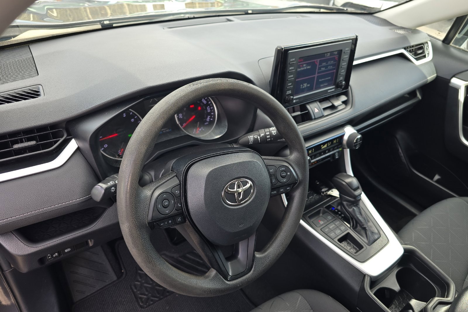 Used 2021 Toyota RAV4 XLE image 9