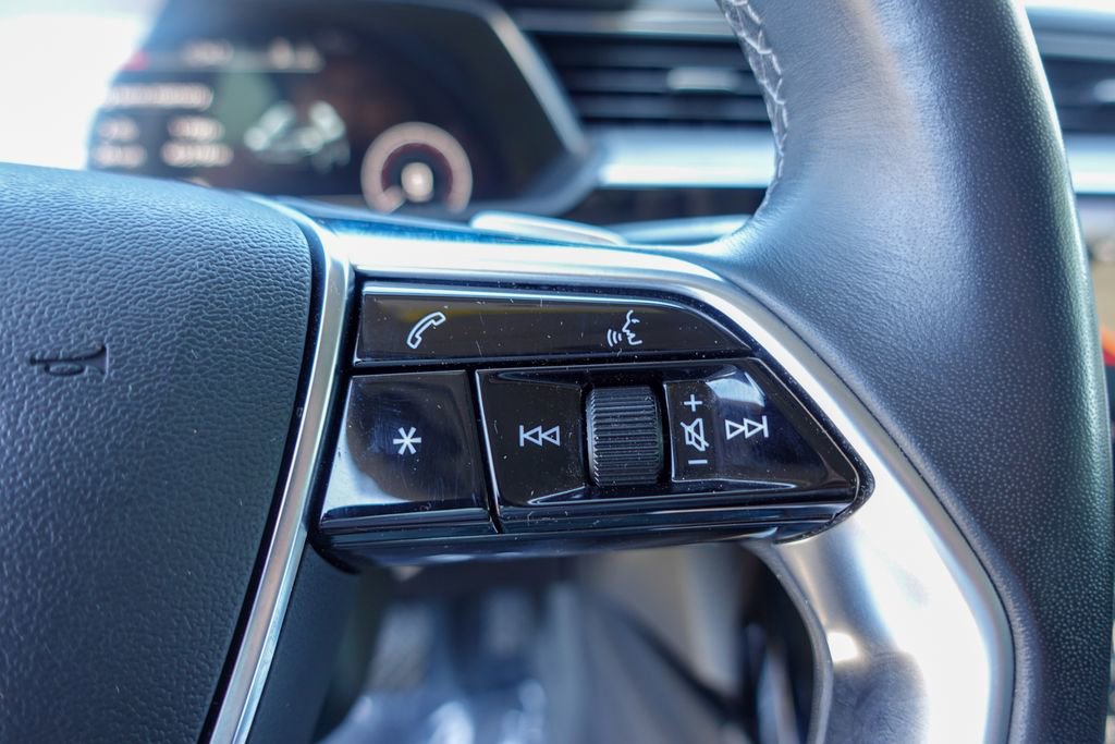 Used 2022 Audi e-tron Premium Plus w/ Premium Plus Package image 12