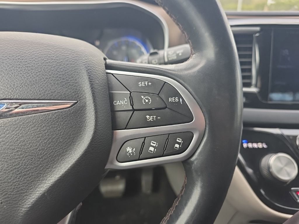 Used 2017 Chrysler Pacifica Touring-L Plus w/ Advanced Safetytec Group image 20