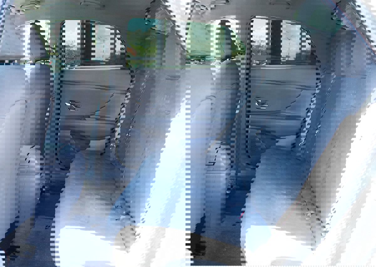 Used 2024 Hyundai Elantra SE image 30