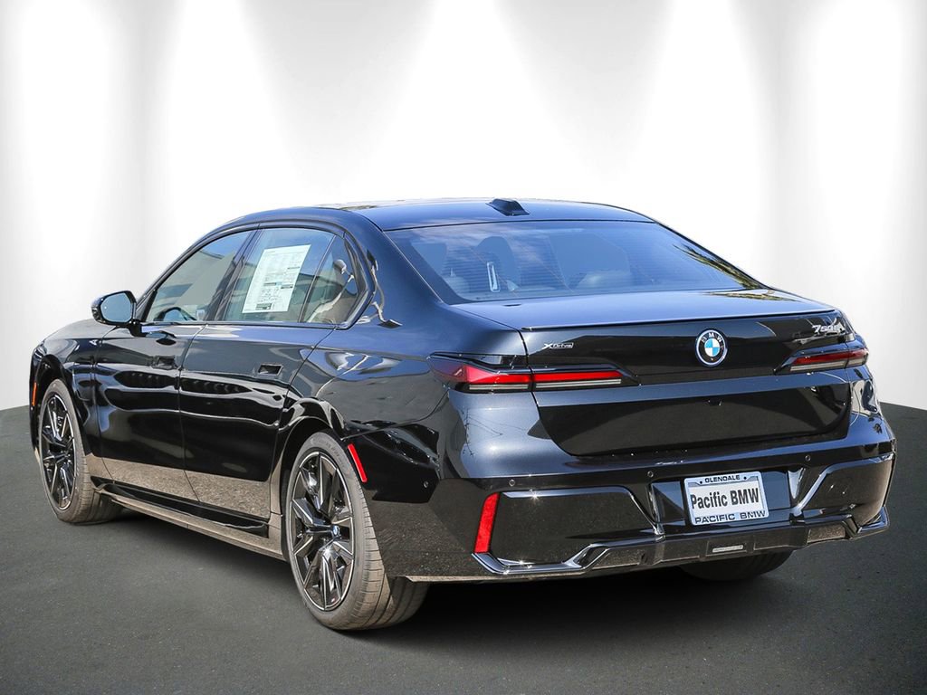 Used 2025 BMW 750e xDrive w/ Premium Package AWD/4WD image 4