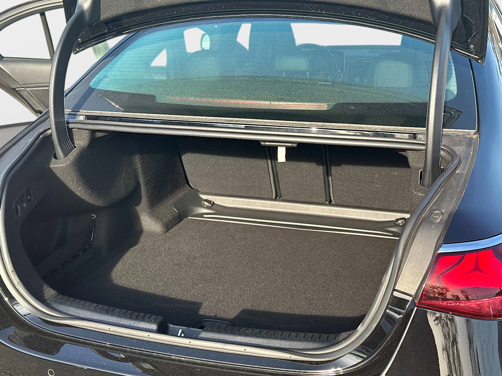 Used 2025 Mercedes-Benz E 350 Sedan image 11