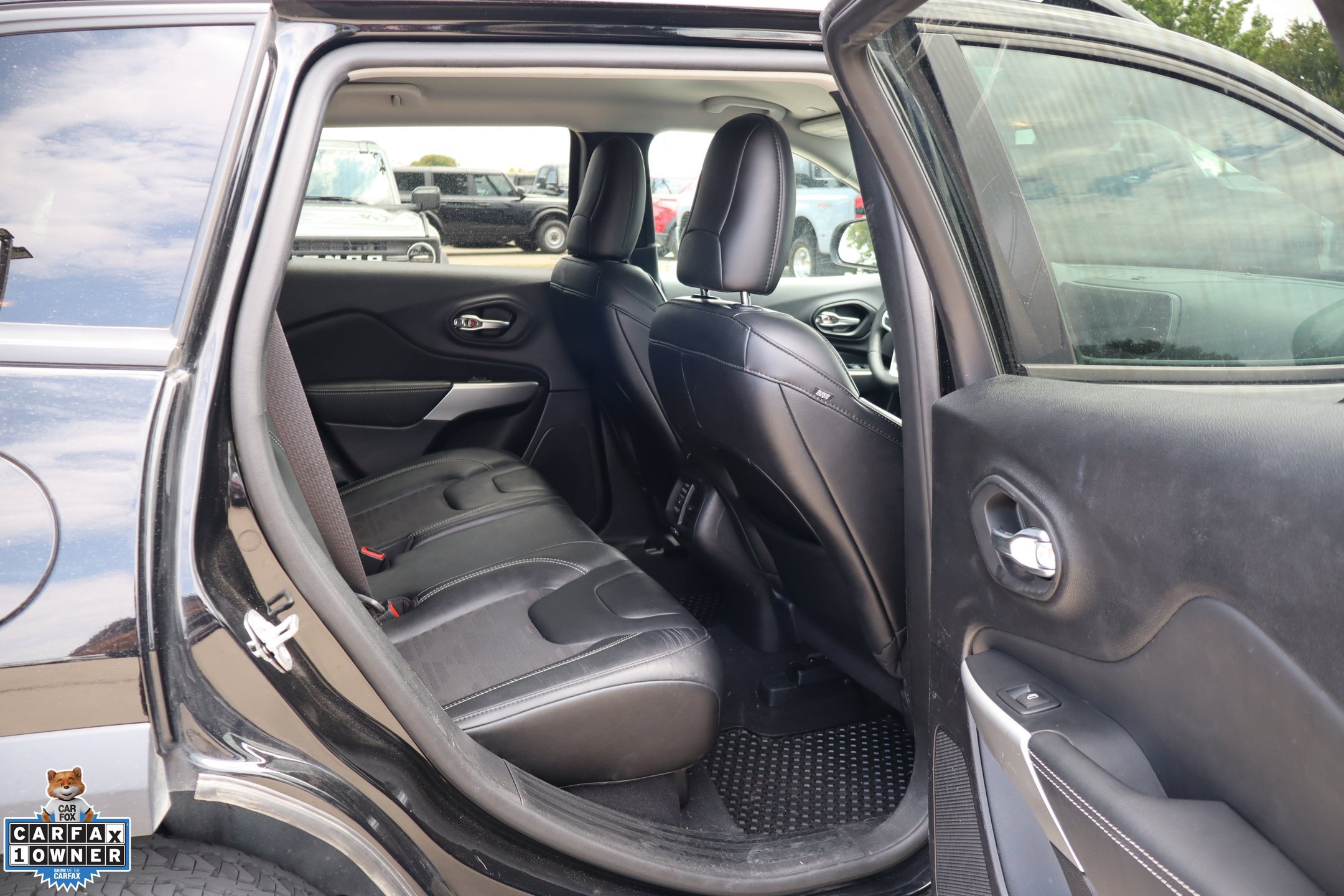 Used 2022 Jeep Cherokee Latitude AWD/4WD image 29
