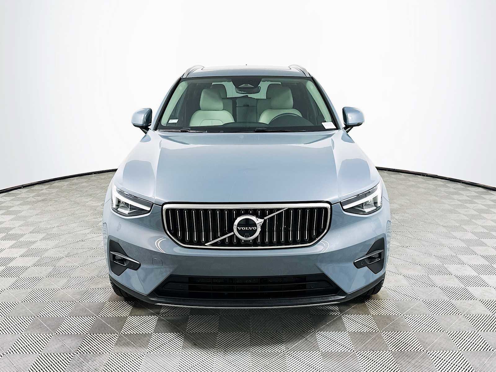 Used 2023 Volvo XC40 B5 Plus w/ Driver Assist Package AWD/4WD video 2