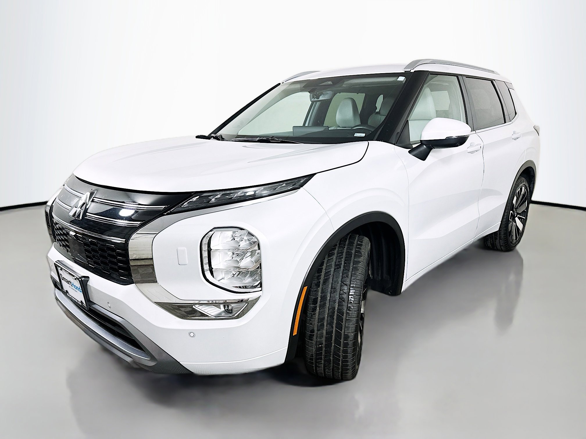 Used 2025 Mitsubishi Outlander SEL image 3