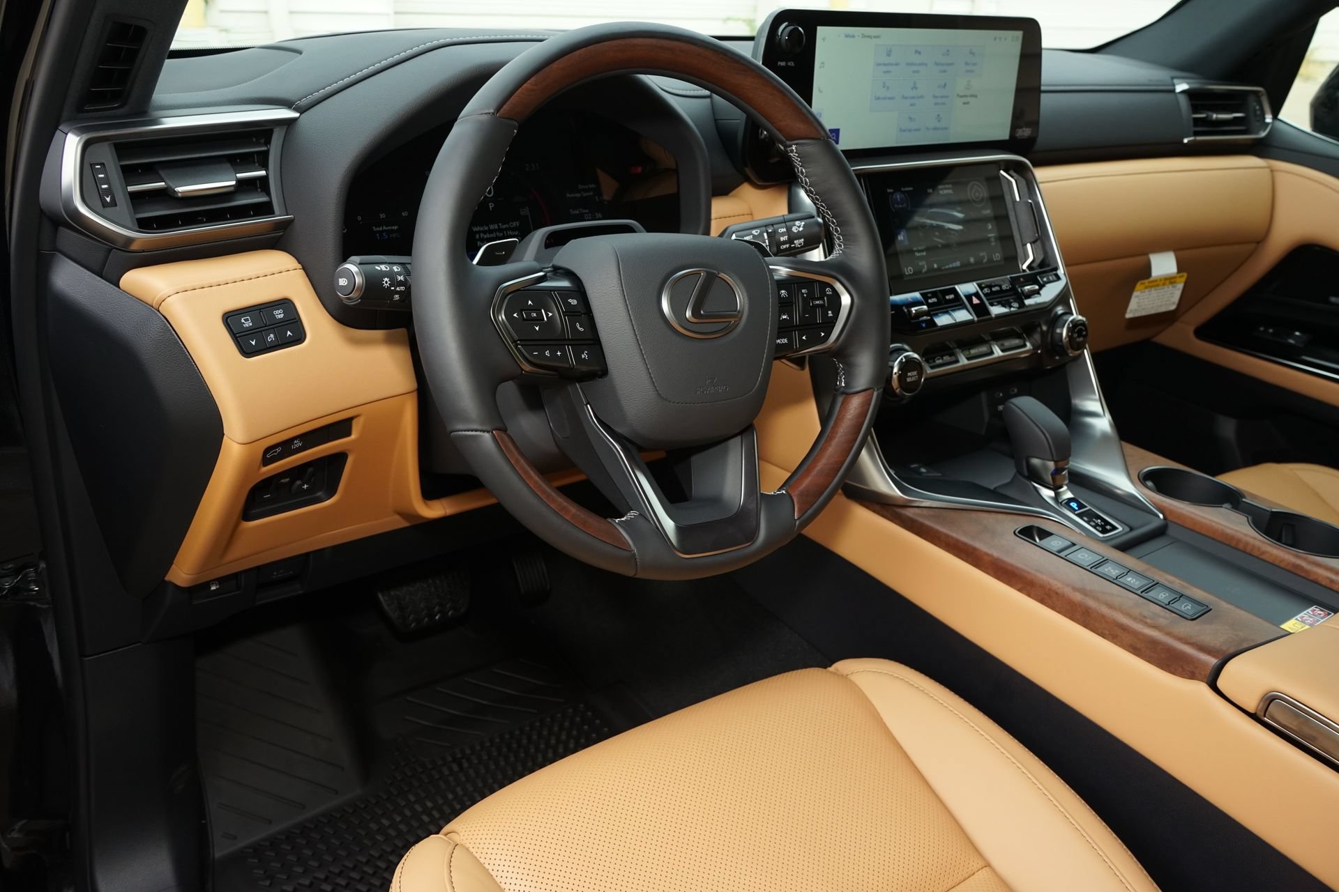 Used 2026 Lexus LX 700h Luxury AWD/4WD image 8