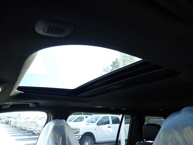 New 2025 Jeep Grand Cherokee L Altitude image 18