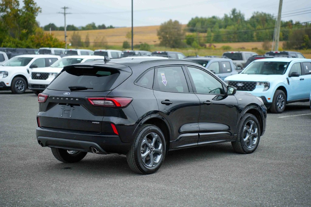Used 2024 Ford Escape ST-Line w/ Tech Pack #1 AWD/4WD image 5