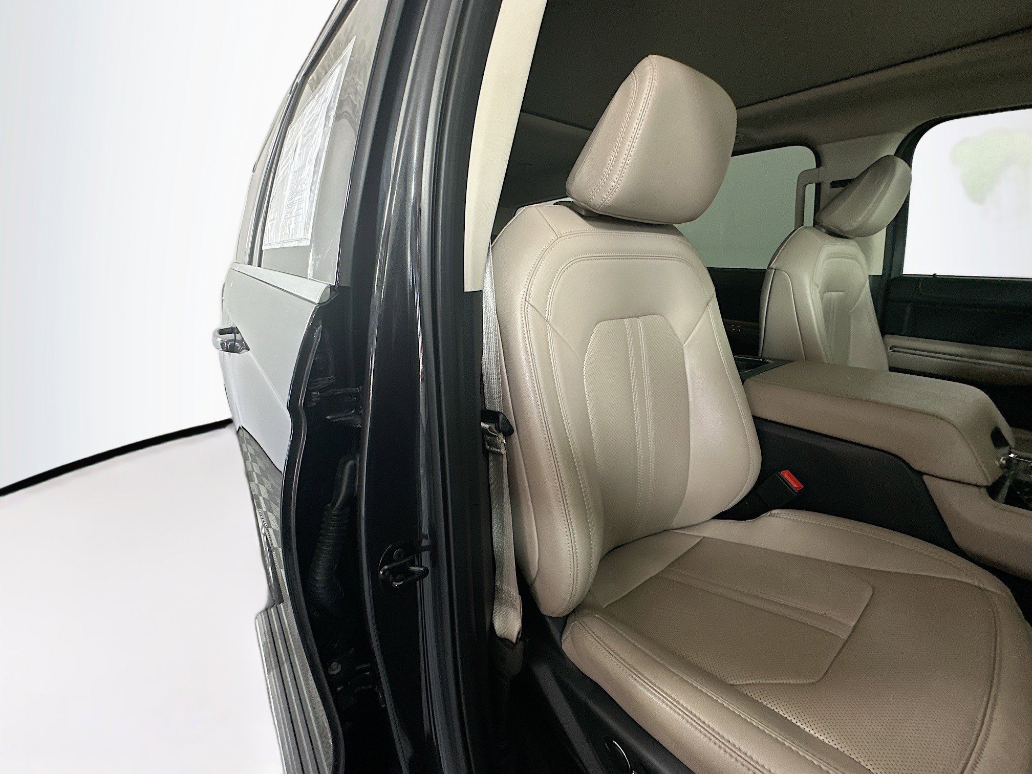 Used 2024 Ford Expedition Limited image 28