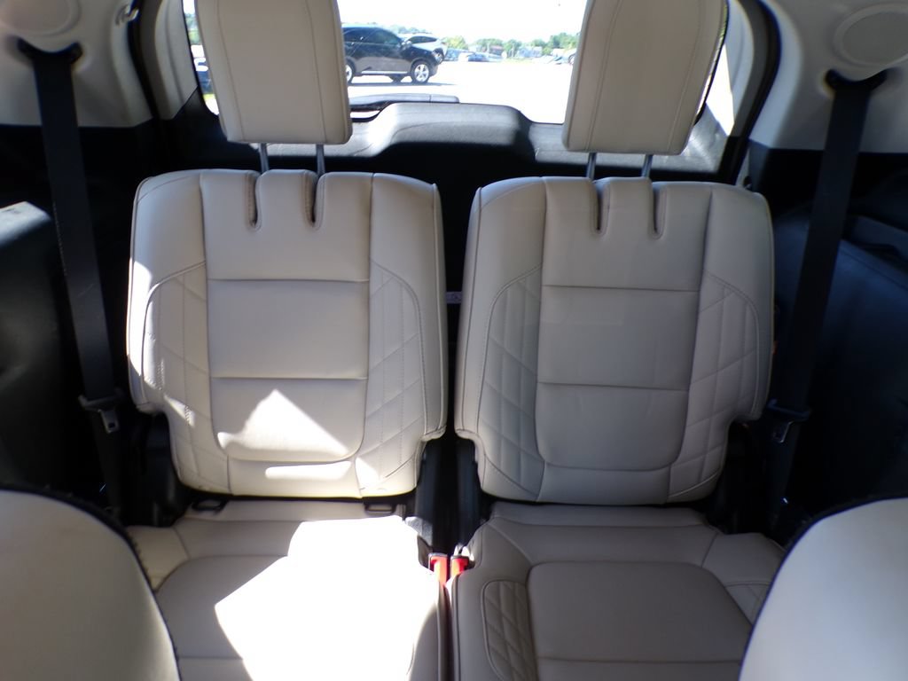 Used 2018 Ford Explorer Platinum AWD/4WD image 19