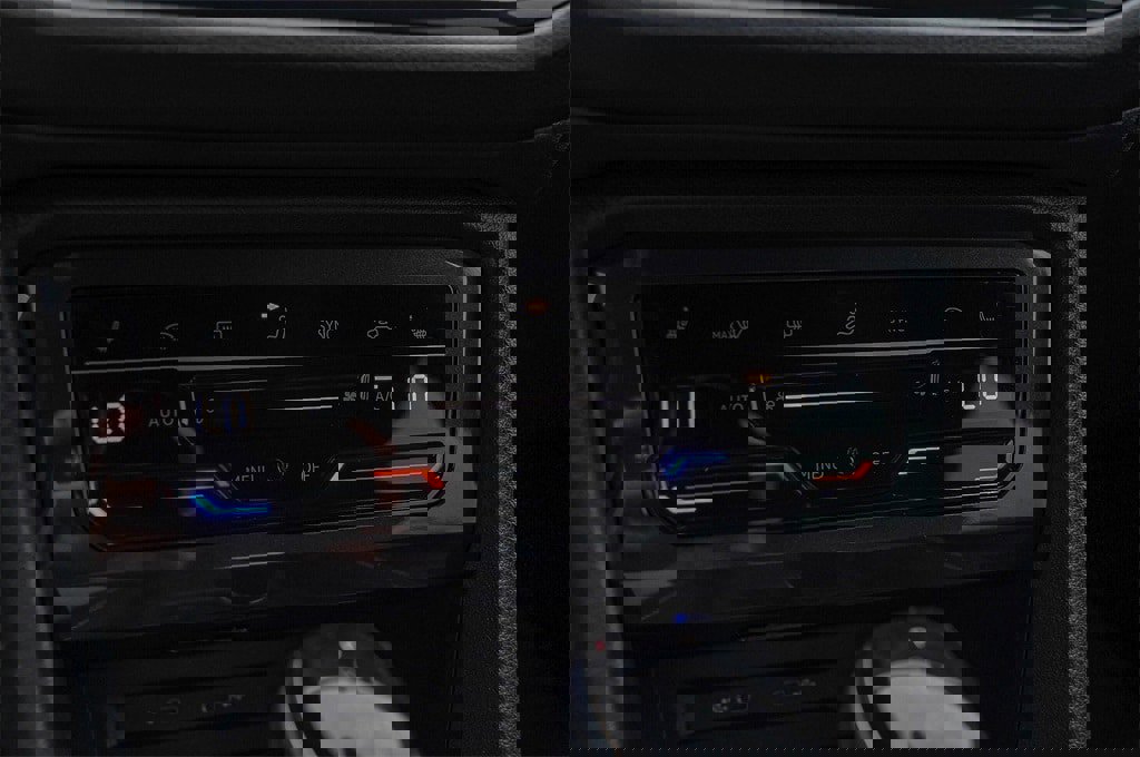 New 2024 Volkswagen Tiguan SE R-Line image 16