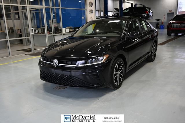 Used 2025 Volkswagen Jetta Sport image 1