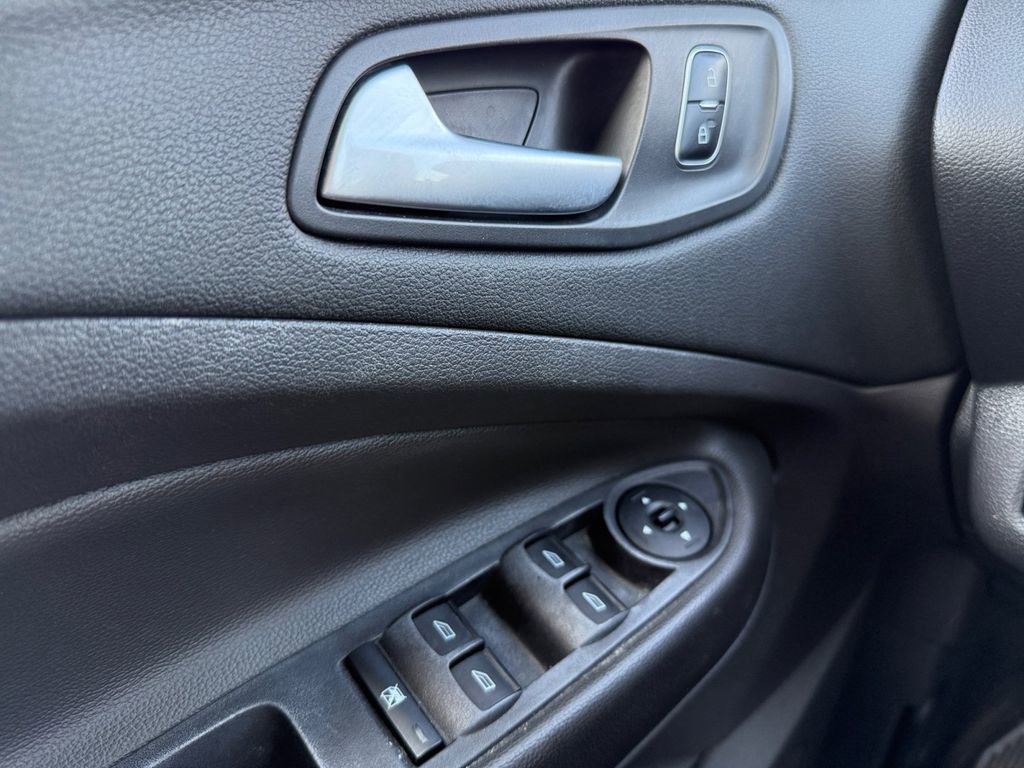 Used 2017 Ford Escape SE FWD image 26