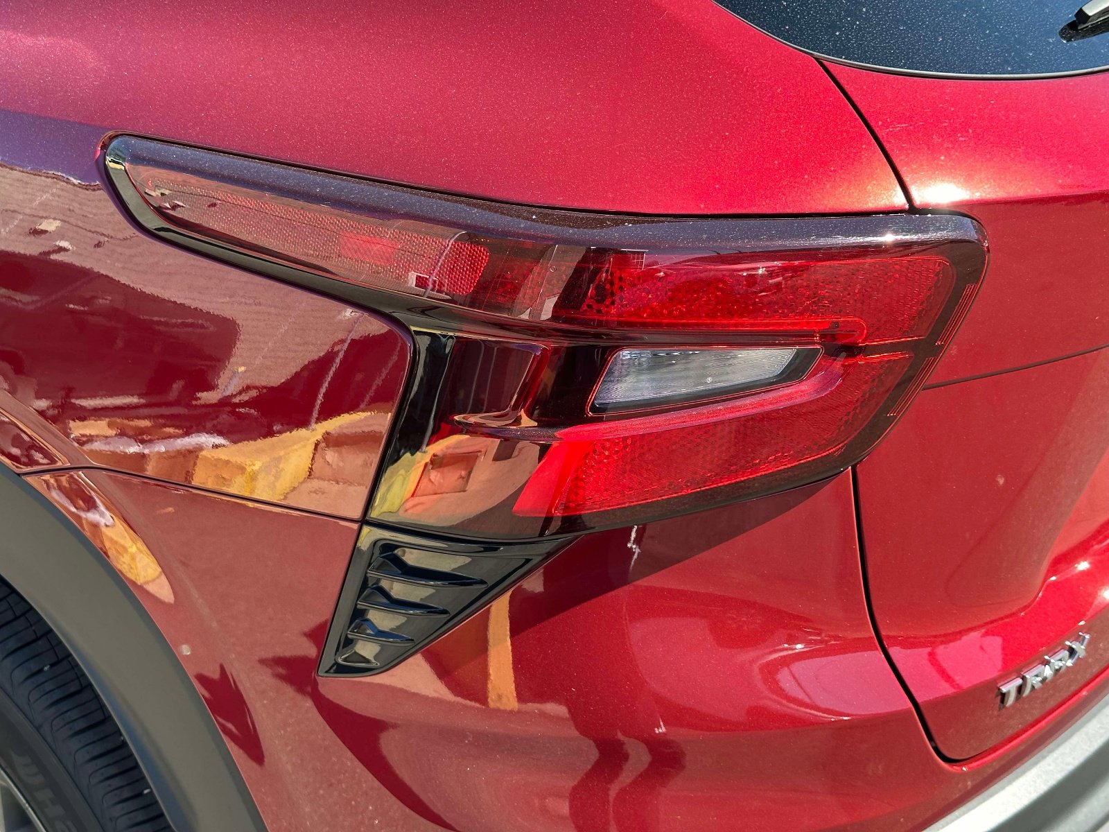 Used 2025 Chevrolet Trax LT w/ Driver Confidence Package image 9