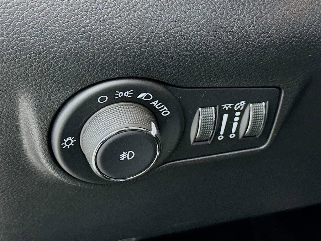 Used 2024 Jeep Compass Limited image 15