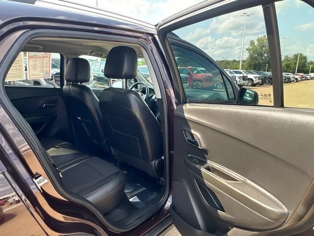 Used 2022 Chevrolet Trax LT w/ LT Convenience Package AWD/4WD image 33