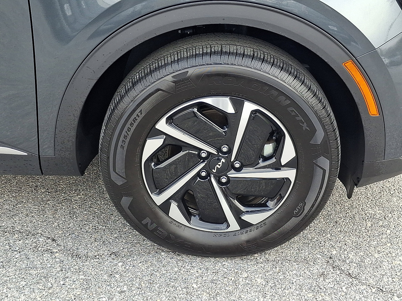 Used 2025 Kia Sportage LX image 8