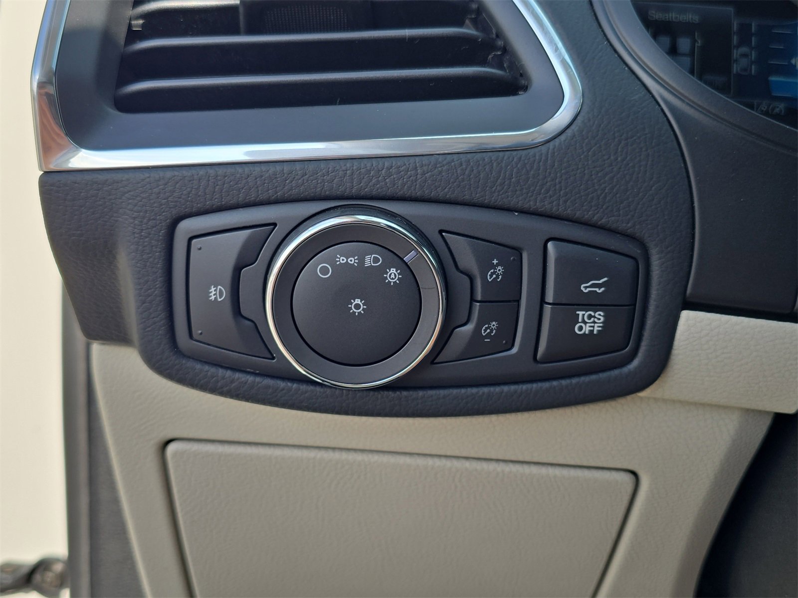 Used 2023 Ford Edge Titanium image 21