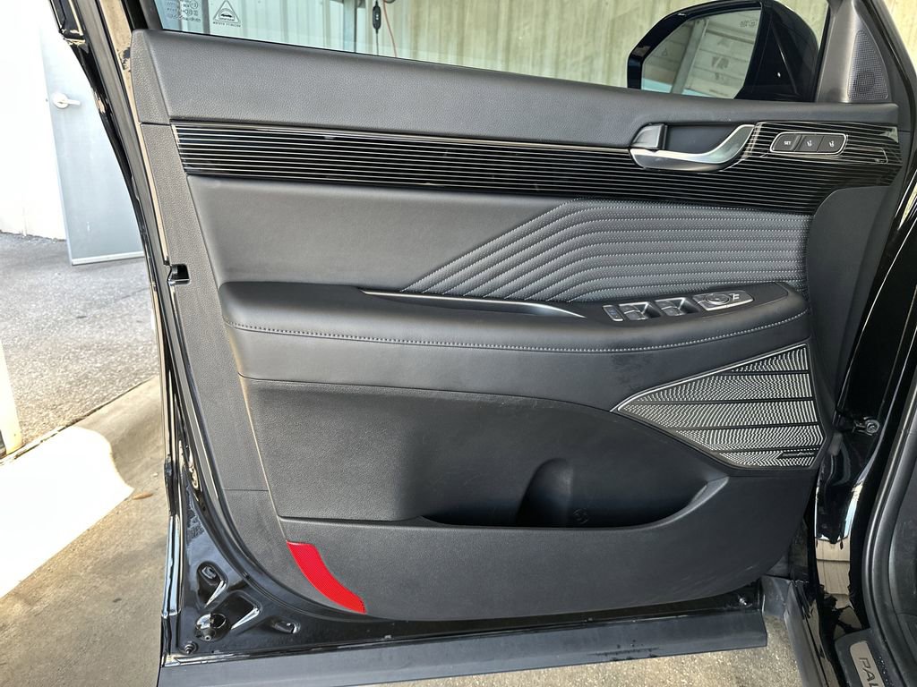 Used 2025 Hyundai Palisade Calligraphy image 11
