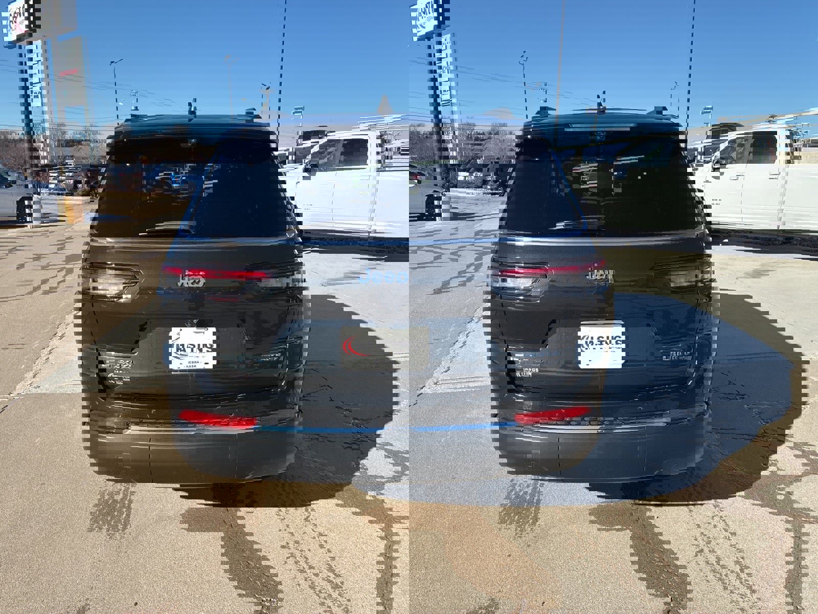 Used 2023 Jeep Grand Cherokee L Limited w/ Luxury Tech Group II image 4