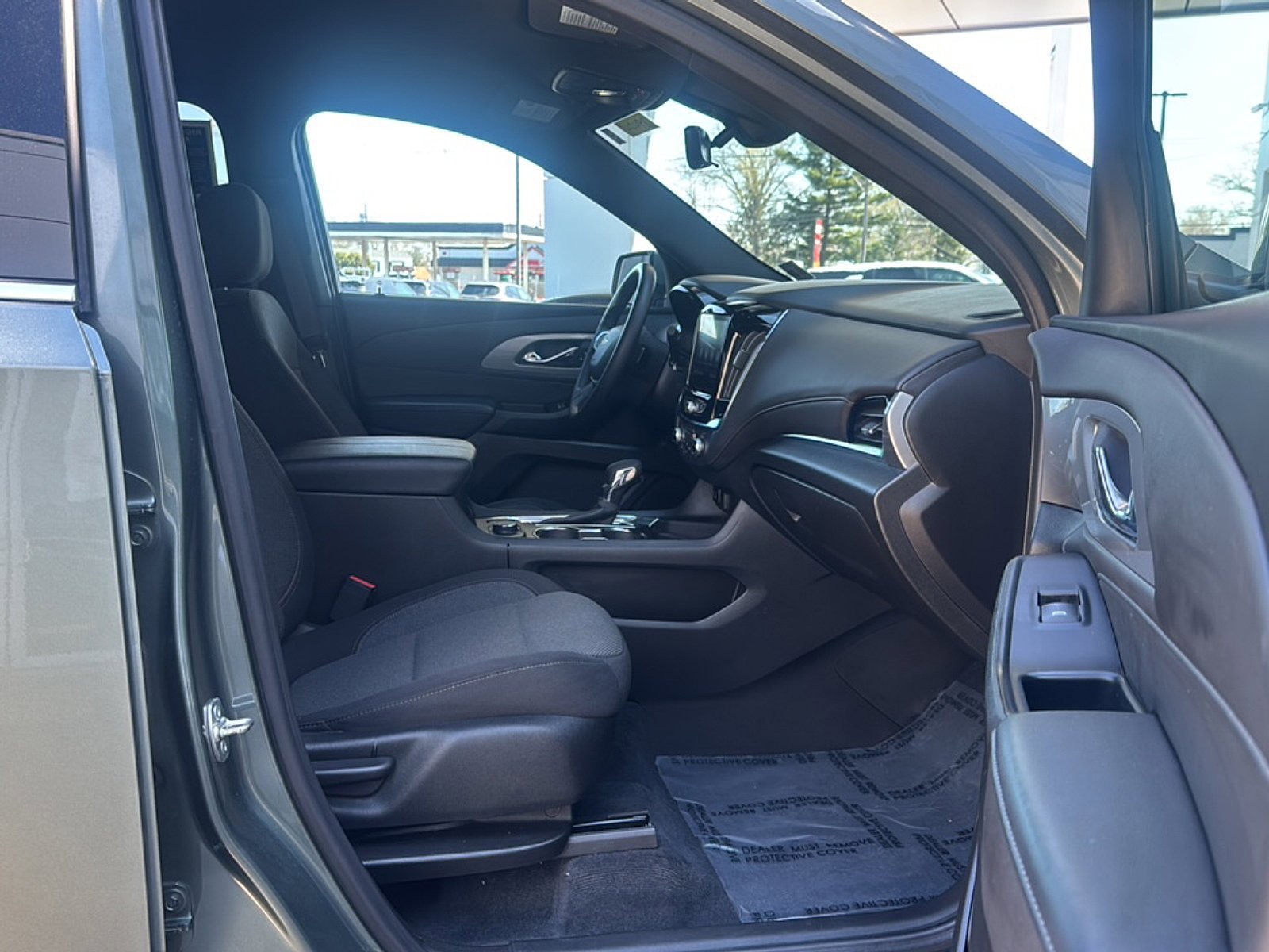 Used 2023 Chevrolet Traverse LT w/ Rear Camera Mirror Package image 13