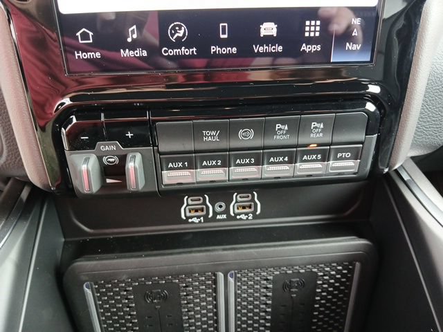 New 2026 RAM 5500 4x4 Crew Cab w/ Laramie Trim Package image 38