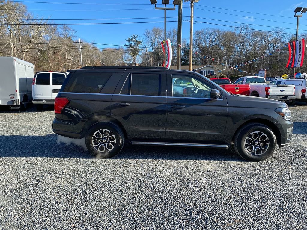 Used 2023 Ford Expedition XLT image 4