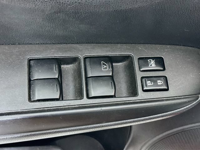 Used 2015 Nissan Versa Note SV FWD image 18