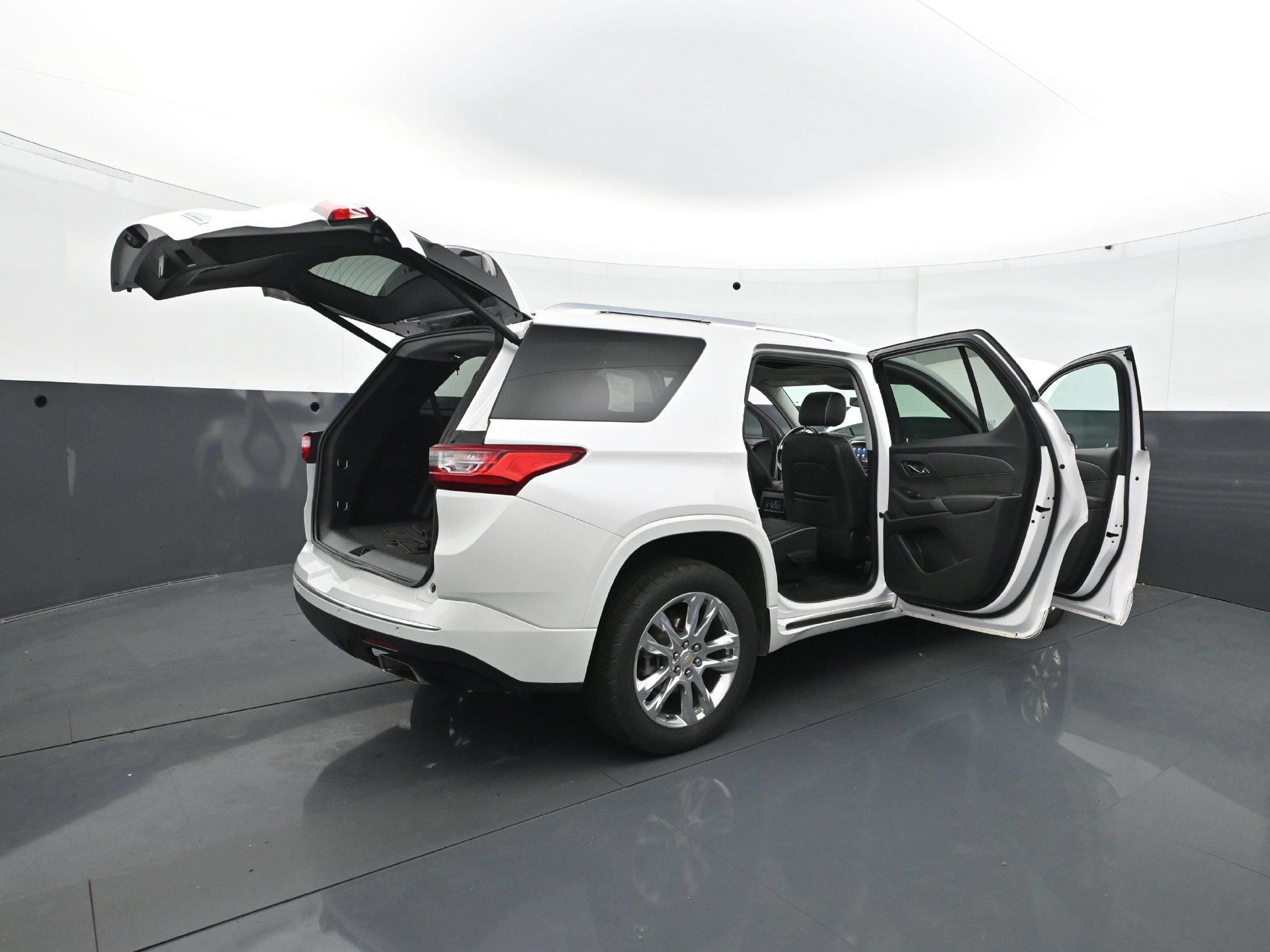 Used 2021 Chevrolet Traverse High Country AWD/4WD image 38
