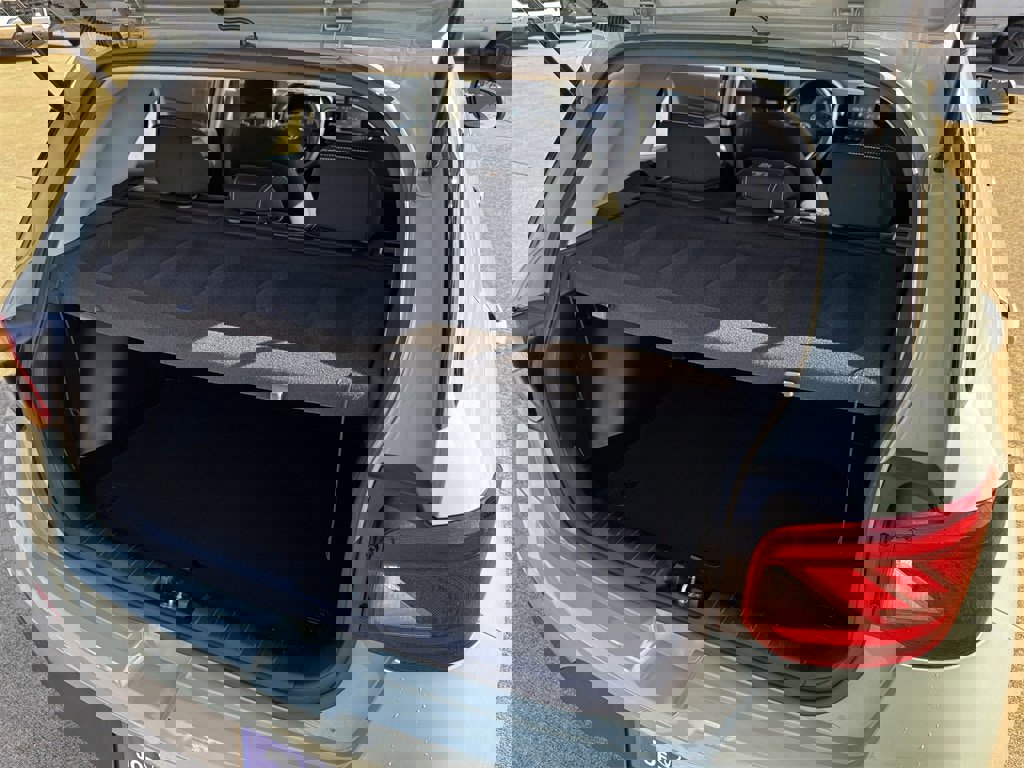 Used 2025 Hyundai Venue SEL image 30