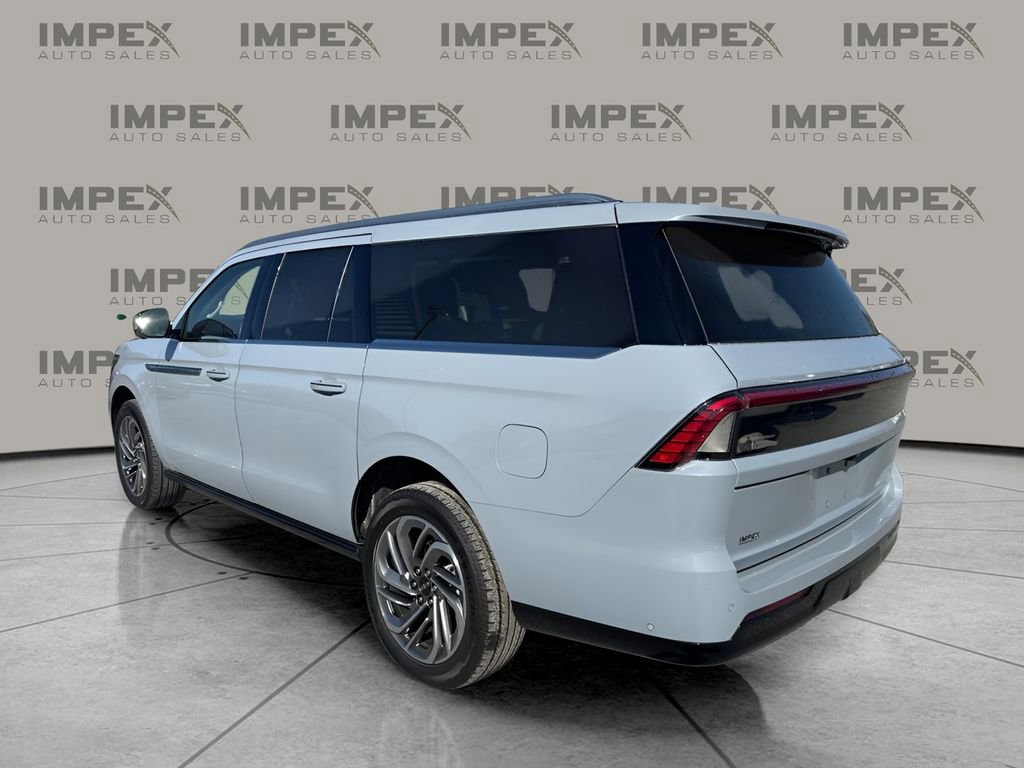 Used 2025 Lincoln Navigator L Reserve image 3