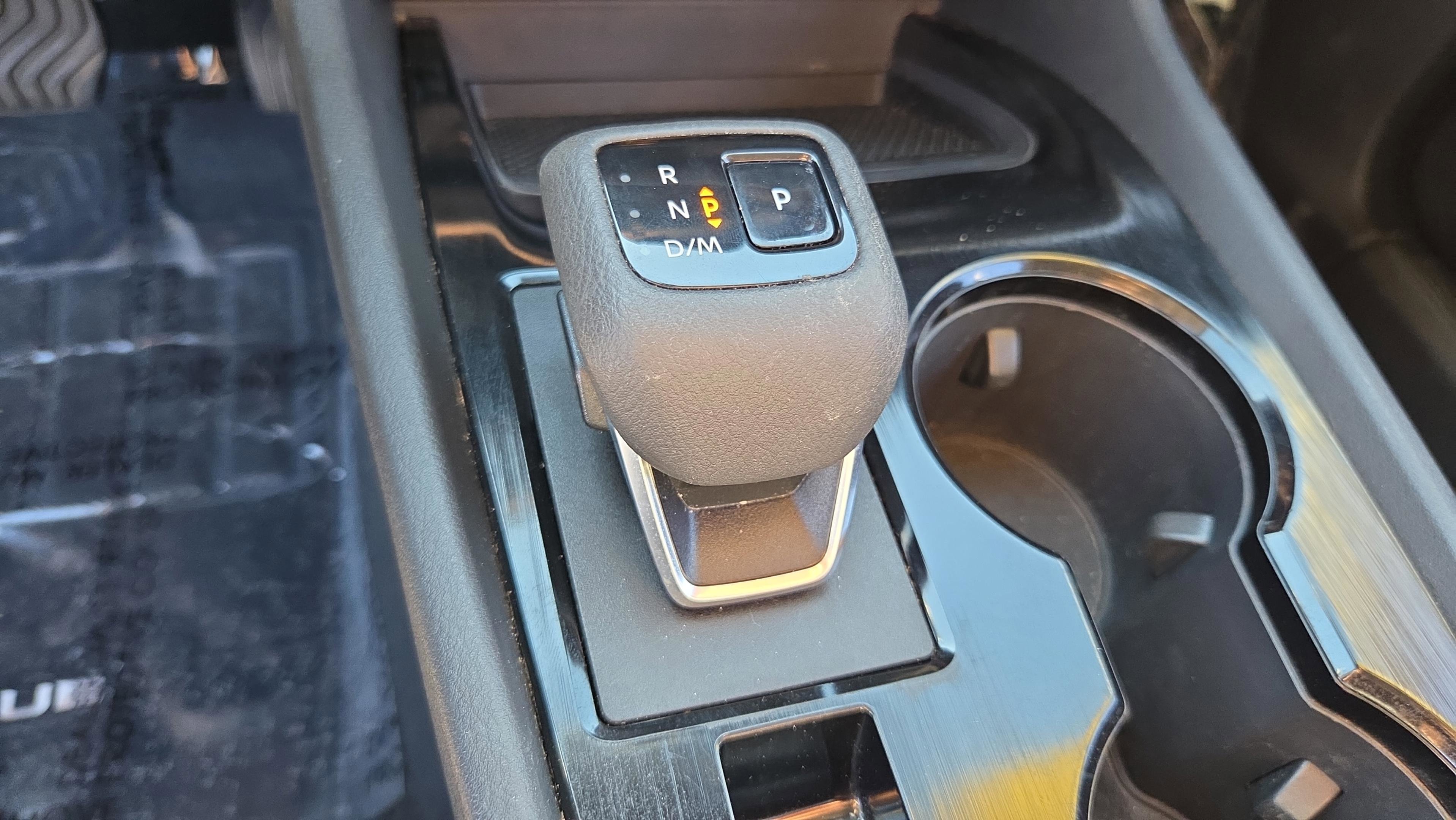 Used 2025 Nissan Rogue S image 24