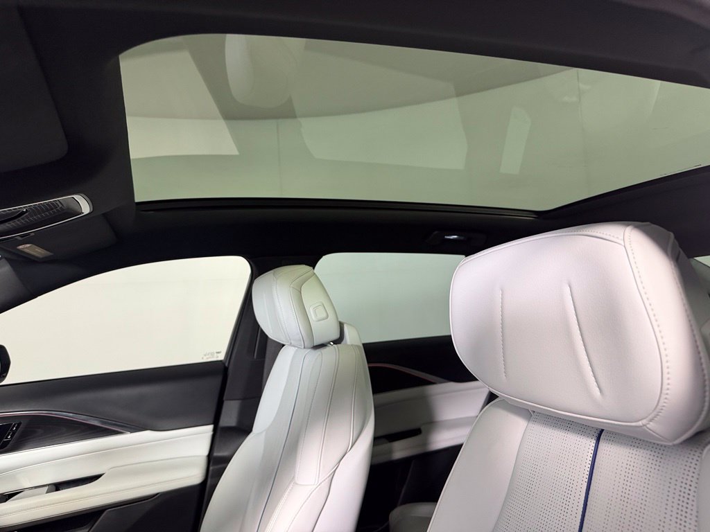 Used 2024 Cadillac Lyriq Luxury RWD image 20