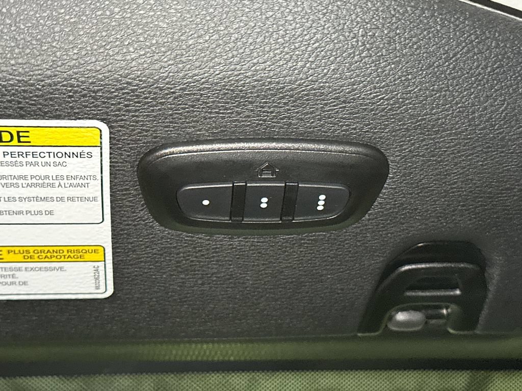 Used 2022 Jeep Wrangler Unlimited Rubicon w/ LED Lighting Group AWD/4WD image 22