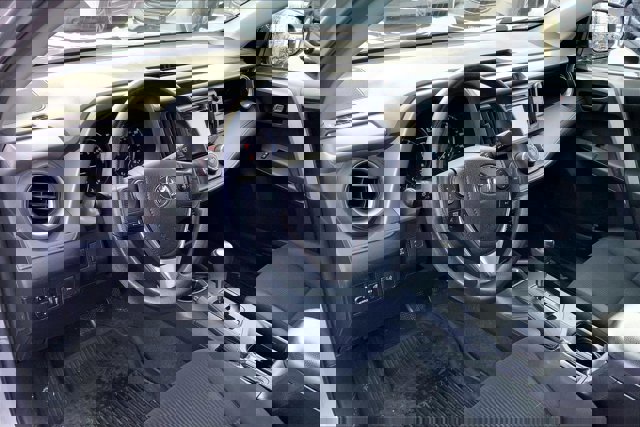 Used 2017 Toyota RAV4 LE image 13