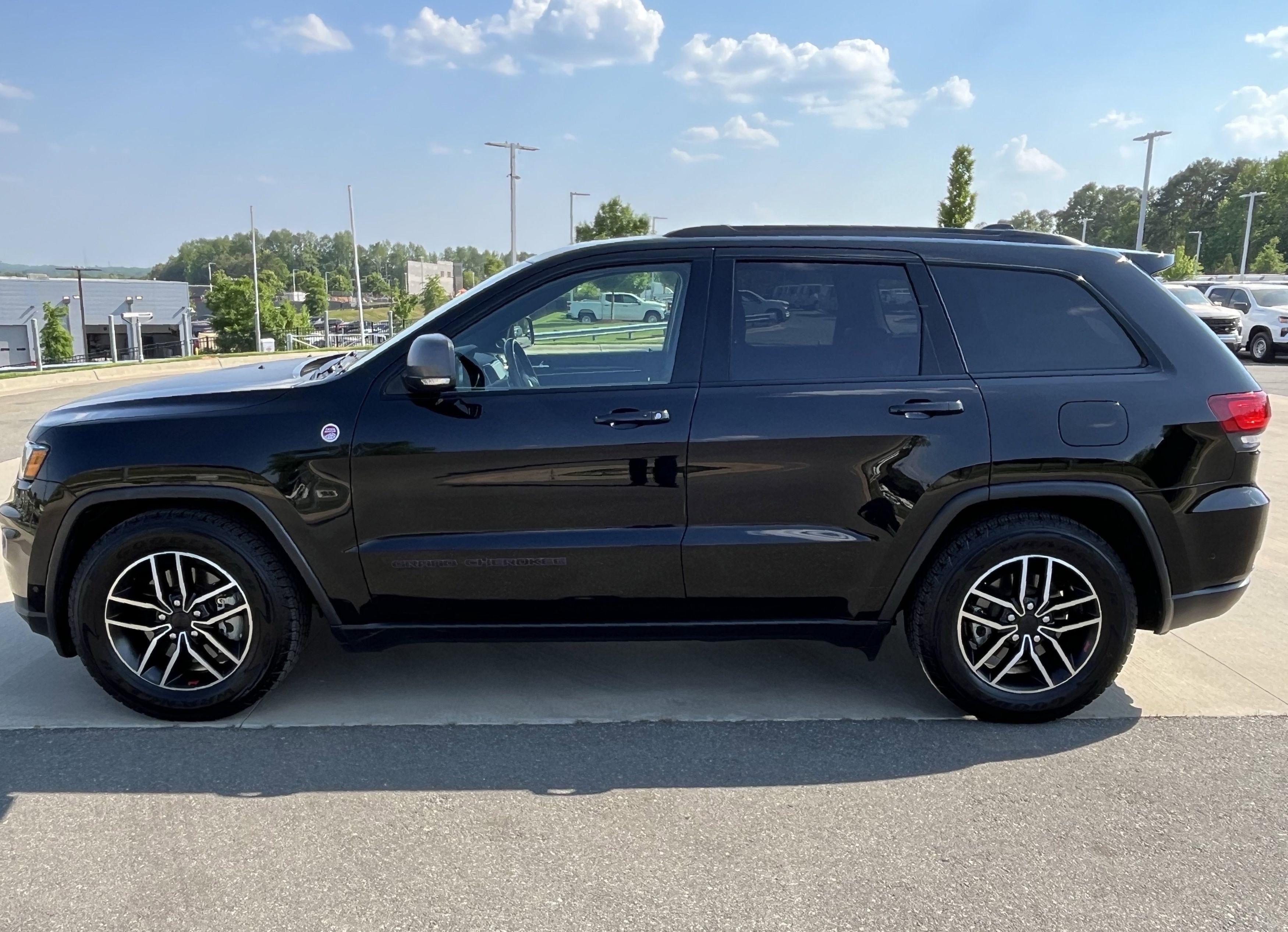 Used 2021 Jeep Grand Cherokee Trailhawk w/ Trailhawk Luxury Group AWD/4WD image 6
