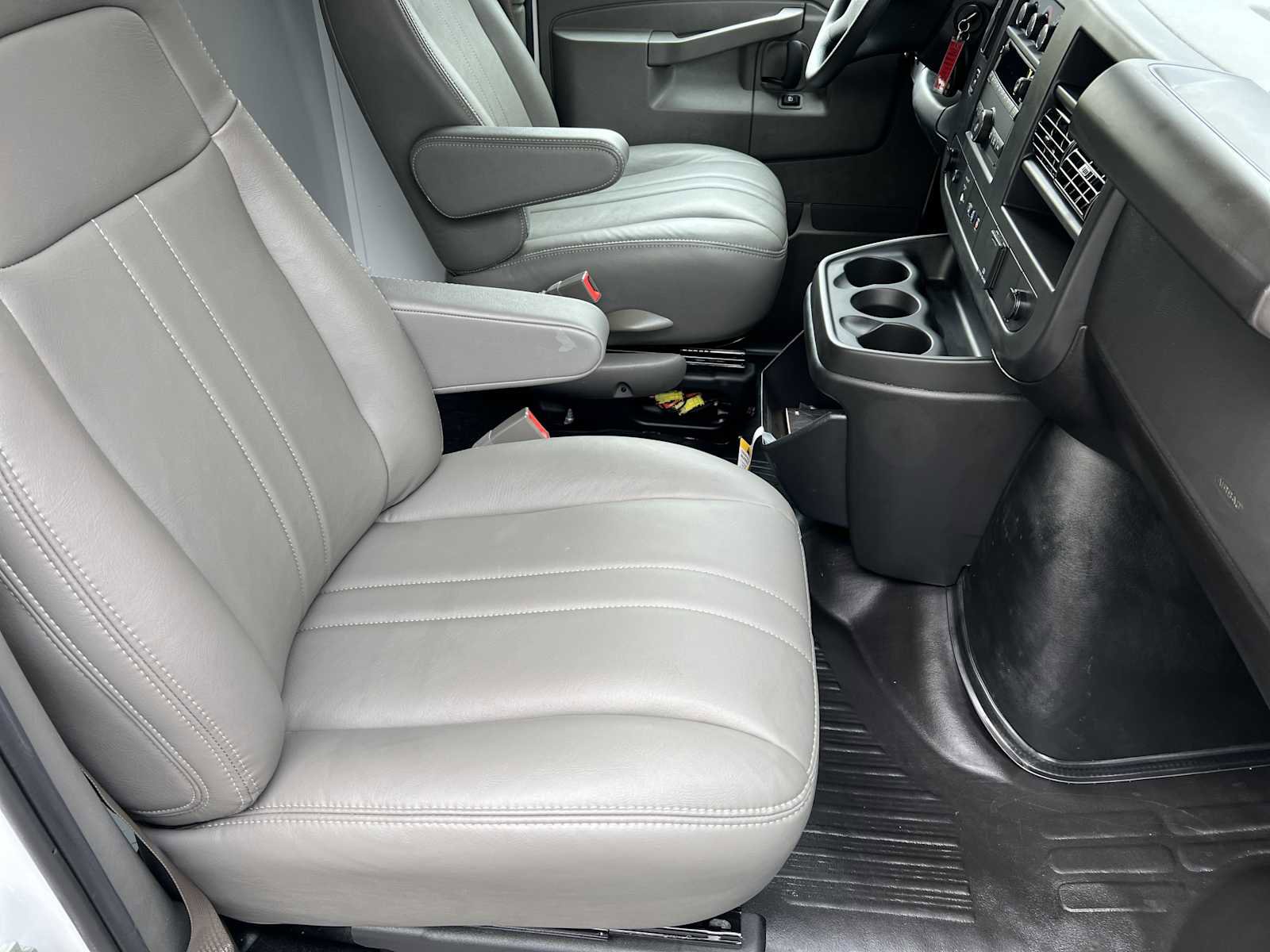 New 2025 GMC Savana 3500 w/ Power Convenience Package RWD image 17