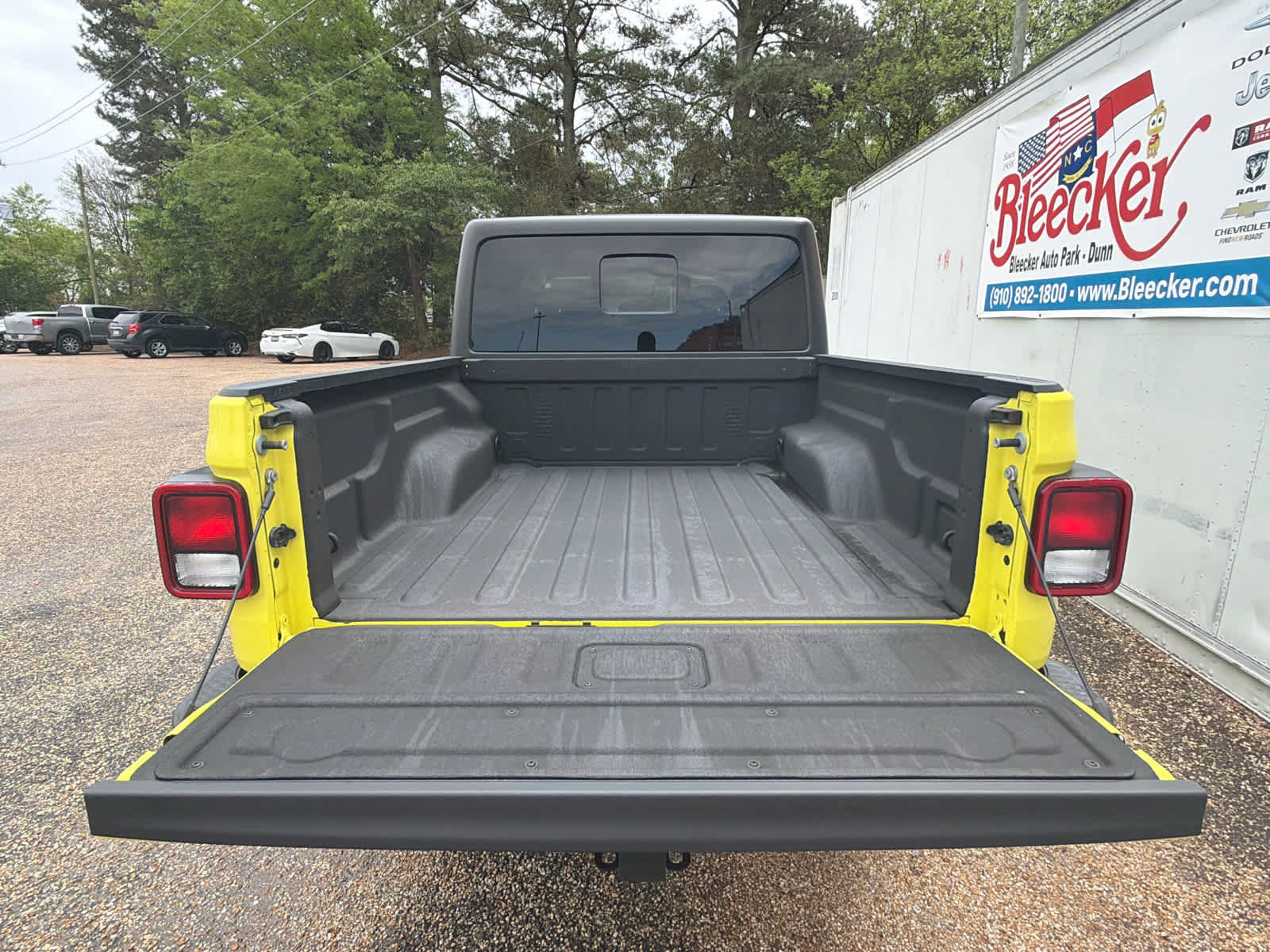 Used 2023 Jeep Gladiator Sport image 16